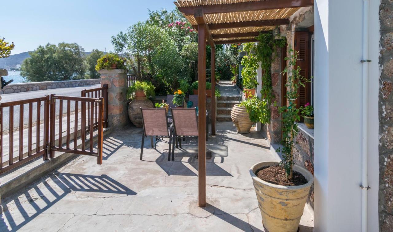 Kourita Garden Apartment With Sea View Near To The Port Of Milos Adamantas  Exterior photo