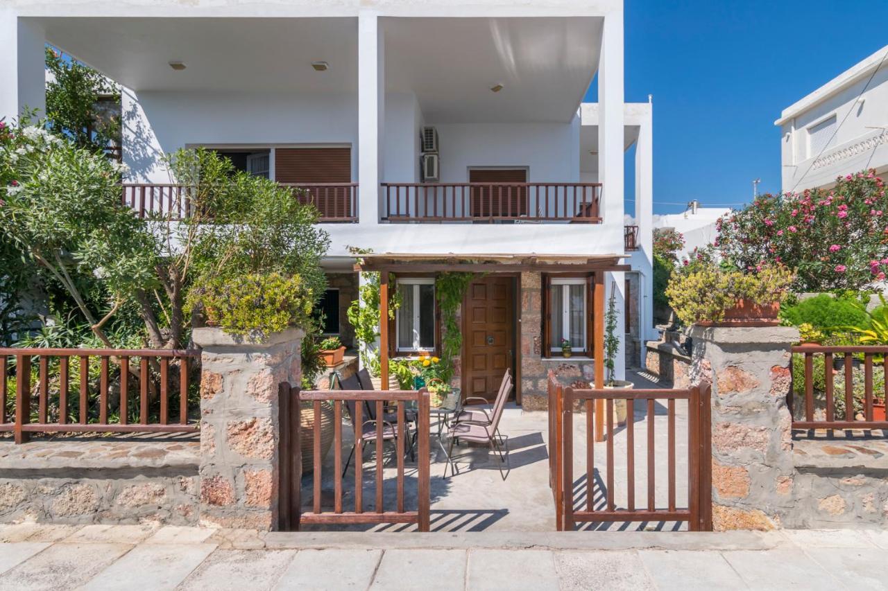 Kourita Garden Apartment With Sea View Near To The Port Of Milos Adamantas  Exterior photo